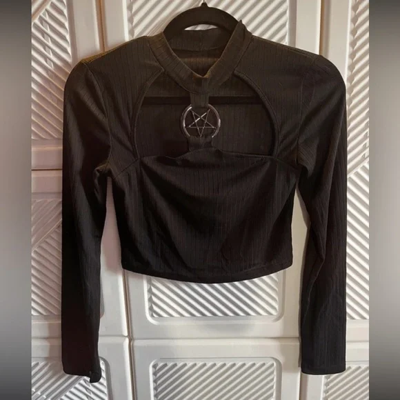 Long sleeve gothic crop top black color with pentagram - Picture 2 of 7